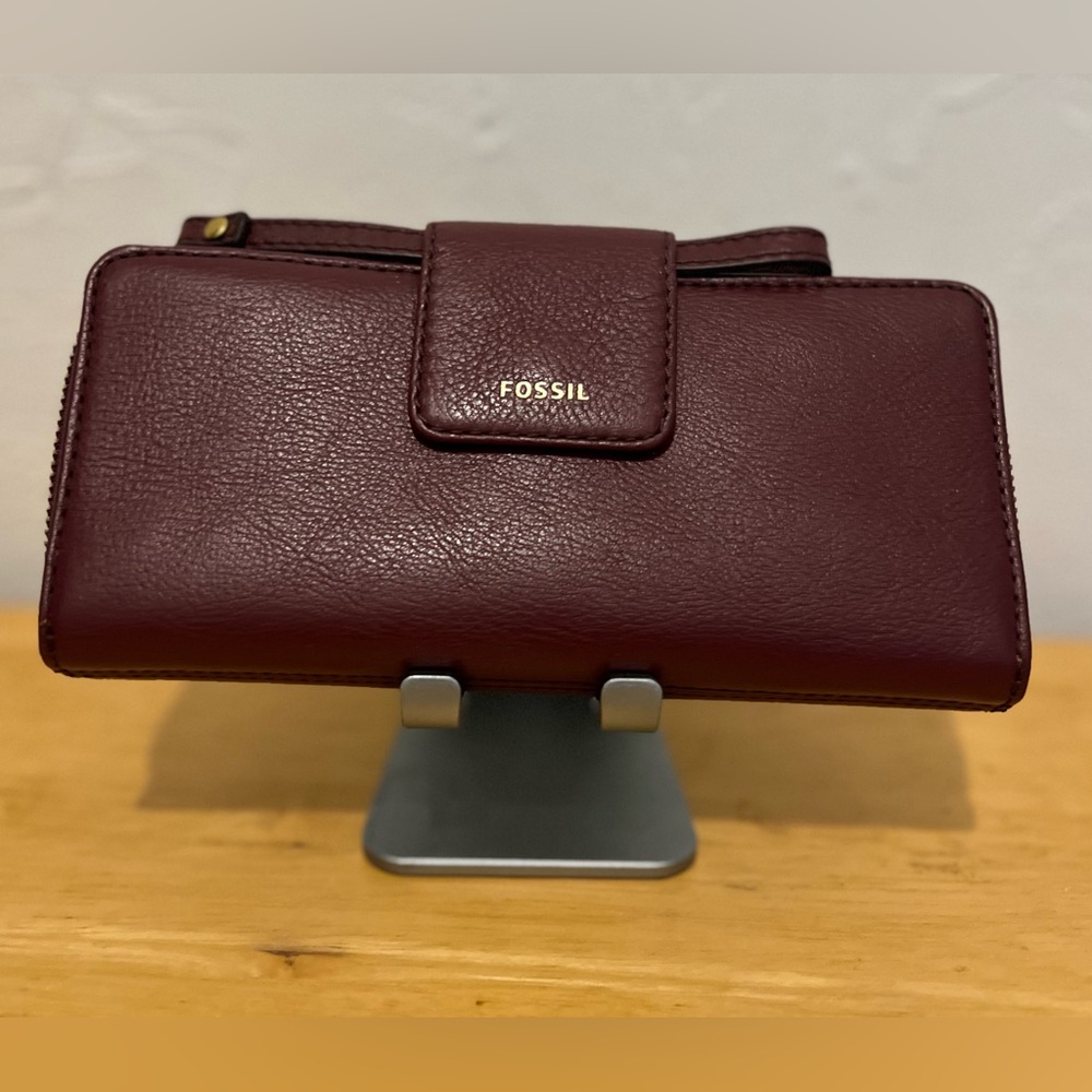 Fossil Women's Burgundy Leather wallet